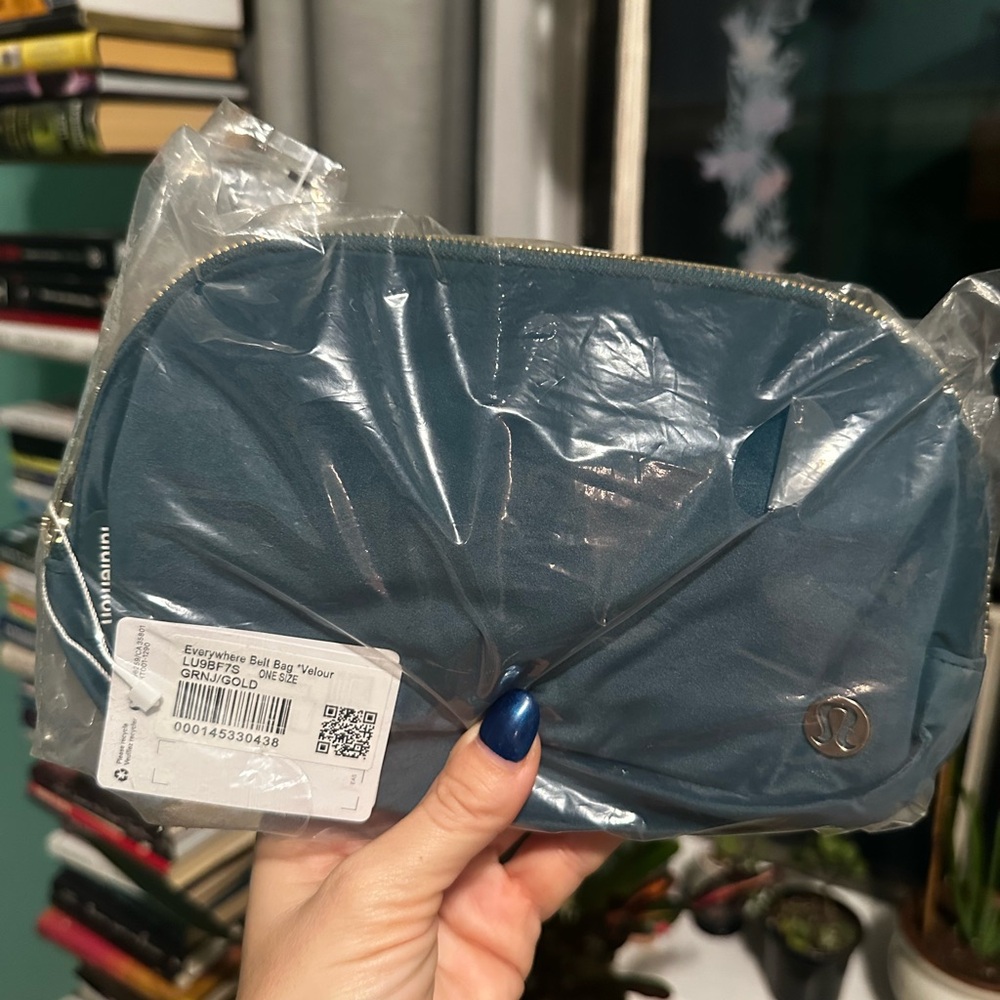 lululemon everywhere belt bag (velour) NWT *IN BAG*